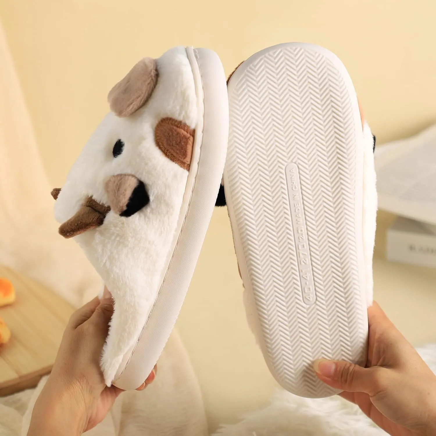 Gaolinci Cartoon Giraffe Cotton Slippers, Winter Indoor Outdoor Slippers for Women